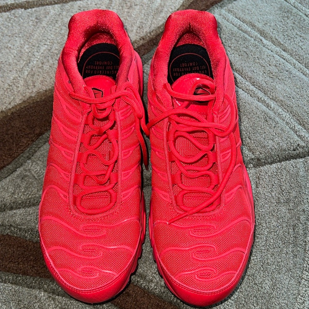 Nike Air Max Plus
University Red